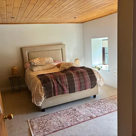 The Farmhouse - Au Neveu
