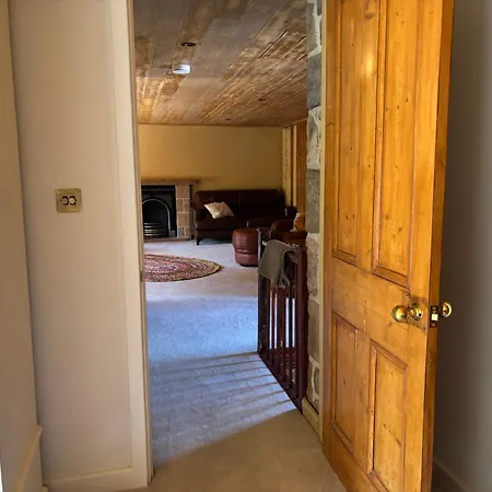 The Farmhouse - Au Neveu